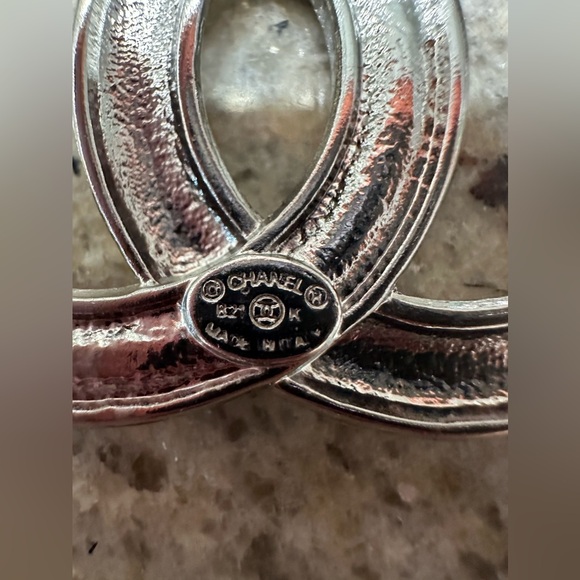 Authentic Chanel CC large silver brooch! - Picture 4 of 4